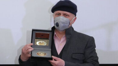 اهداء اولین نشان عالی خورشید به مرتضی رزاق کریمی